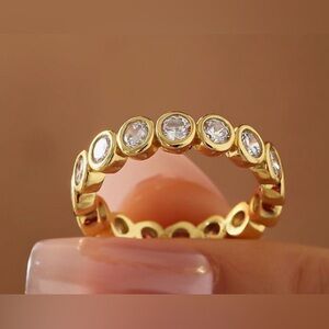 Gorgeous Neiman Marcus 18KT Gold Vermeil White Topaz Band Ring size 7